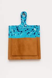 Tabla de cortar grande de madera de acacia de calidad de exportación con mango, superficie resistente para cortar carne, pan y verduras, disponible para la venta. - Product Image 3