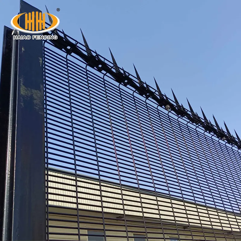 Chine clôture de sécurité 2.4 de 358 mètres de haut, panneaux de clôture anti-escalade à vue claire avec fil coupé au rasoir