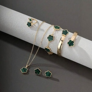 Nouvel ensemble de bijoux pour femmes en or plaqué 18 carats, design fleur porte-bonheur, tendance, élégant, bracelet, bague, boucles d'oreilles, collier - Product Image 6
