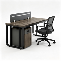 Poste de travail individuel moderne en bois grainé avec structure métallique et panneau de séparation pour bureau d'immeuble commercial