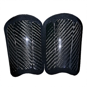 Espinilleras y Protectores de Piernas de Fútbol de Fibra de Carbono Personalizados con Calentadores, Color y Logotipo Personalizables - Product Image 1