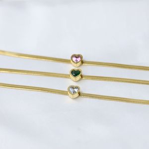 Bracelet en forme de cœur avec chaîne serpent, plaqué or 14 carats, en acier inoxydable, avec pierres précieuses vertes, blanches et roses, pour femme, bijoux cadeau - Product Image 4