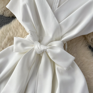 ชุดเดรสออกงานกลางคืนสำหรับผู้หญิง ดีไซน์ผูกโบว์ที่เอว คอวี แฟชั่น - Product Image 5