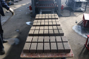 ماكينة تصنيع البلوك <span class=keywords><strong>CHB</strong></span> الأكثر مبيعًا في الفلبين-ماكينة تصنيع جوفاء هيدروليكية شبه أوتوماتيكية بالكامل للخرسانة - Product Image 2