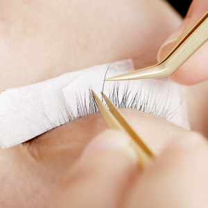 IRISMANLI Ruban adhésif jetable professionnel imperméable pour les cils sensibles Extension de cils Outil de beauté - Product Image 2