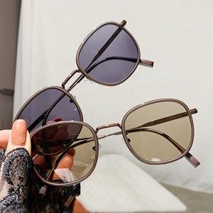 Lunettes photochromiques anti-lumière bleue à changement de <span class=keywords><strong>couleur</strong></span> pour femmes, rondes, grises, photochromiques, antireflets, lecture, intérieur/extérieur - Product Image 4