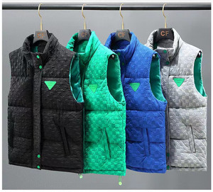 Gilet en duvet rembourré léger personnalisé pour hommes veste imperméable sans manches à imprimé pour l'hiver - Product Image 6