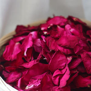 أزهار كونفيتي المجففة للزفاف 100 ٪ نباتات مجففة طبيعية قابلة للتحلل بيولوجيًا أزهار كونفيتي حمراء - Product Image 2