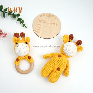 Caja de regalo para recién nacido, juego de regalo orgánico de <span class=keywords><strong>Hello</strong></span> World, Manta de algodón de muselina para bebé, babero de dentición, sonajero, juego de juguete de madera - Product Image 4