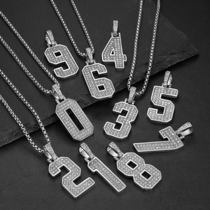 สร้อยคอจี้รูปทรงเลข 0-9 ประดับเพชร สไตล์ฮิปฮอป ชุบทองบนสแตนเลส สำหรับผู้ชาย สินค้ามาใหม่ ขายดี - Product Image 2