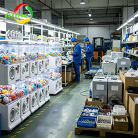 Distributeur automatique de capsules à double couche personnalisé, directement de l'usine, à monnayeur, pour aire de jeux intérieure
