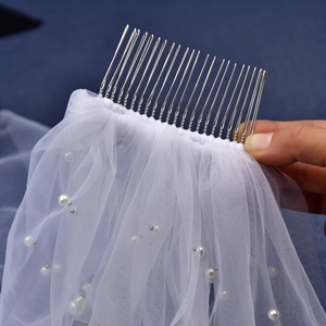 Voile de mariée classique en filet de perles, monocouche, doux, avec peigne à cheveux - Product Image 4