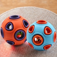 2020 pet voix jouet d'alimentation Alimentaire eco balle en caoutchouc chien jouet balle pour animaux de compagnie pour chien avec lumières LED et cloche