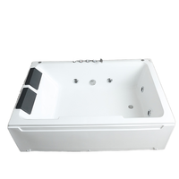 Baignoire carrée moderne en acrylique blanc avec hydromassage, installation en coin, accoudoirs et vidange central