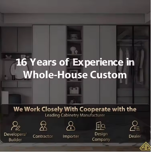 Villa de luxe moderne néo-classique sur trois étages avec façade contrastée et toit solaire, service de rénovation et de conception - Product Image 5