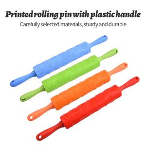 Custom Wholesales Bakery Pastry Tools Non-Stick Dough Roller Silicone With Plastic Handle Christmas Pattern <b>Rolling</b> <b>Pin</b> - Product Image 3