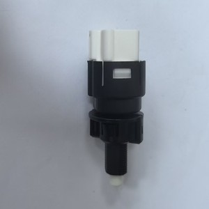 Interruptor de Luz de Freno Honda 35350S5AJ03 35350SMA003 para Reemplazo y Reparación, Interruptor Automático de Plástico - Product Image 2