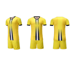 Completo da <span class=keywords><strong>Calcio</strong></span> Personalizzato Slim Fit per <span class=keywords><strong>Uomo</strong></span>, Set Sportivo a Maniche Corte per Allenamento, 100% Poliestere con Collo a V - Product Image 1