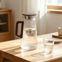 Carafe à eau froide en verre borosilicate avec poignée en bois, filtre et couvercle en acier inoxydable, résistante à l'eau bouillante pour le thé et les jus