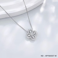 Collier de trèfle à quatre feuilles avec diamants cultivés en laboratoire DK avec collier croix en or 18 carats cadeau de fête offre d'usine directe