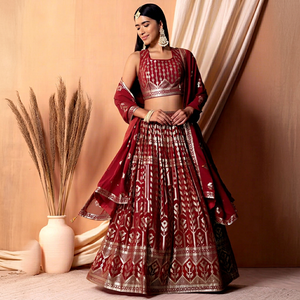 Robe de demoiselle d'honneur en georgette brodée de sequins bordeaux, coupe trapèze longue, col montant, manches courtes - Product Image 1