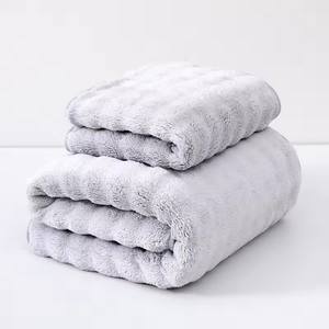 Ensemble de serviettes de bain en microfibre de couleur unie en gros, écologiques, à séchage rapide, résistantes aux enfants, absorbantes, douces, tricotées, rectangulaires, pour la maison au Japon - Product Image 3