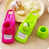 Accessoires de cuisine en plastique couleur bonbon : outil à broyer le gingembre et l'ail, éplucheur, trancheur, coupe-légumes, râpe et hachoir magiques en silicone