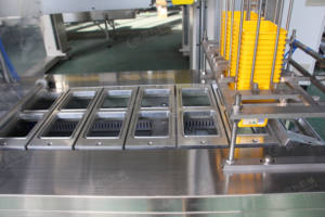 LWT macchina automatica per riempire e sigillare tazze di gelatina di Yogurt - Product Image 6