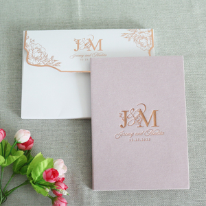 Porte-documents rigide en velours rose avec invitation de mariage en acrylique miroir or rose, cartes et enveloppe en feuille d'or rose - Product Image 2