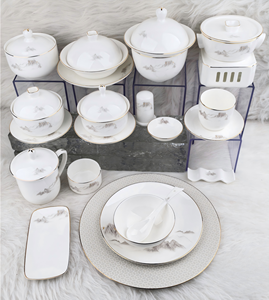 Service de vaisselle en porcelaine blanche avec incrustations dorées, design chinois traditionnel, compatible lave-vaisselle, comprend bol à soupe, tasse et soucoupe pour la salle à manger - Product Image 1