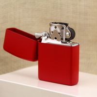Nouveauté # Accessoire de fumeur tendance, briquet à huile rechargeable avec couvercle rabattable, couleur rose ou couleur personnalisée, logo personnalisé