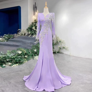 فستان سهرة أحمر بقصة حورية البحر، برقبة على شكل V وأكمام طويلة، مزين بالخرز وتطريز الدانتيل، بذيل طويل، لوالدة العروس. - Product Image 4