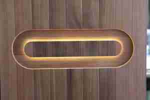 Panel de control informático de madera maciza de sauna de infrarrojo lejano de diseño moderno para uso sanitario - Product Image 4