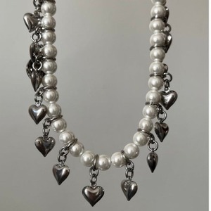 Collier en acier titane de luxe léger, style doux et cool, avec perles en forme de cœur et chaîne à billes, tendance pour le quotidien, Europe et Amérique - Product Image 3