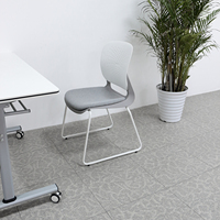 Chaise de formation empilable robuste avec structure en acier, assise en tissu respirant résistant à l'usure pour conférences et bureaux