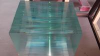 Panneaux de verre ultra-transparents pour présentoirs de vente au détail, intérieurs de bureaux et projets commerciaux