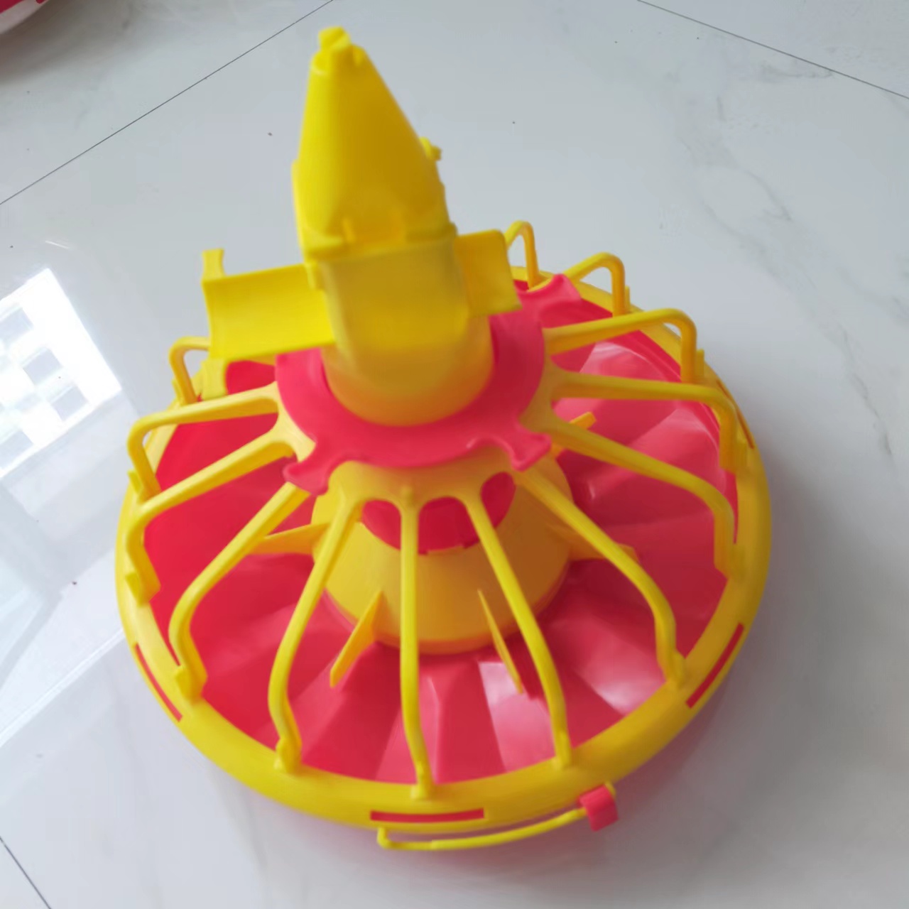 0.3 KG Poultry House Feed Pans 16 grille Chicken Pan Feeder