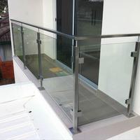 Système de balustrade de balcon et d'escalier en verre trempé et acier galvanisé, design contemporain, résistant à la rouille, pour villa et hôtel
