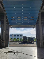Porte de garage sectionnelle commerciale à ouverture automatique, panneau isolé blanc, système de rail de plafond pour centre logistique et atelier