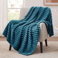 Vente en gros de couverture en molleton jacquard à rayures épaisses pour fauteuil couverture polaire d'hiver pour fauteuil moelleux couverture douce et confortable King Size