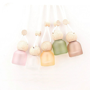 Wholesale <strong>Refillable</strong> Round Shape Pendant 10ml Aroma <strong>Diffuser</strong> <strong>Car</strong> Hanging Perfume Bottle Custom LOGO - Product Image 5