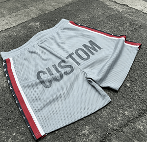 Shorts respirants en maille pour homme, taille élastique, style sportif, impression par sublimation, logo au dos - Product Image 1