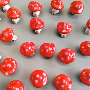 Decoración de jardín de hadas en miniatura, accesorios de estatuilla de conejo de Caperucita Roja de resina de mini hongo artificial - Product Image 2