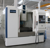 Fresadora CNC vertical con guía lineal de husillo China VMC640 BT40 GSK con controlador CNC