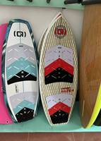 Vente Flash Planche de Wake Surf en Fibre de Carbone Personnalisée de Qualité Supérieure, Wakeboard en Mousse EPS, Matériau en Fibre de Verre Premium