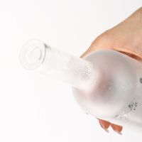Bouteille d'alcool en verre personnalisée de 750 ml Bouteille de vodka ronde avec logo imprimé givré 75cl 750 ml 1 l Bouteilles en verre de vodka d'alcool de spiritueux