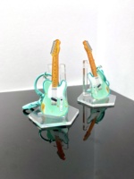 Vente en gros de porte-clés vintage assortis, boîte mystère, cadeau mystère, magasin de détail, pendentif de guitare électrique, ornement
