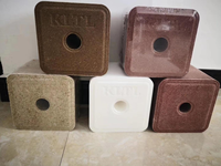 Brique de sel minéral standard de 10 kg avec trou central et design carré enveloppé de plastique pour l'apport en sel des bovins et des ovins