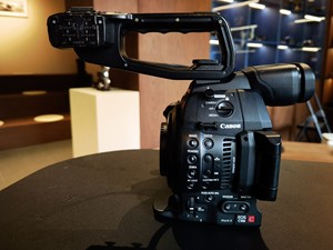 90% mới cho Canon <span class=keywords><strong>EOS</strong></span> C100 Mark 2 4.3-inch LCD 1080P Full HD chuyên nghiệp phim kỹ thuật số máy ảnh DSLR phong cách <span class=keywords><strong>5D</strong></span> các tính năng Zoom ống kính - Product Image 2