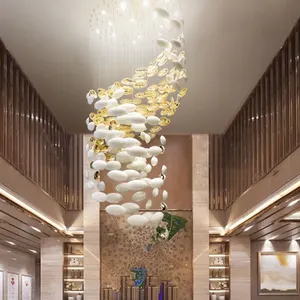 โคมไฟระย้าแบบห้อยห้องบอลรูมสุดหรูโคมไฟระย้าคริสตัลแบบยาวประดับล็อบบี้โรงแรมแบบกำหนดเองได้